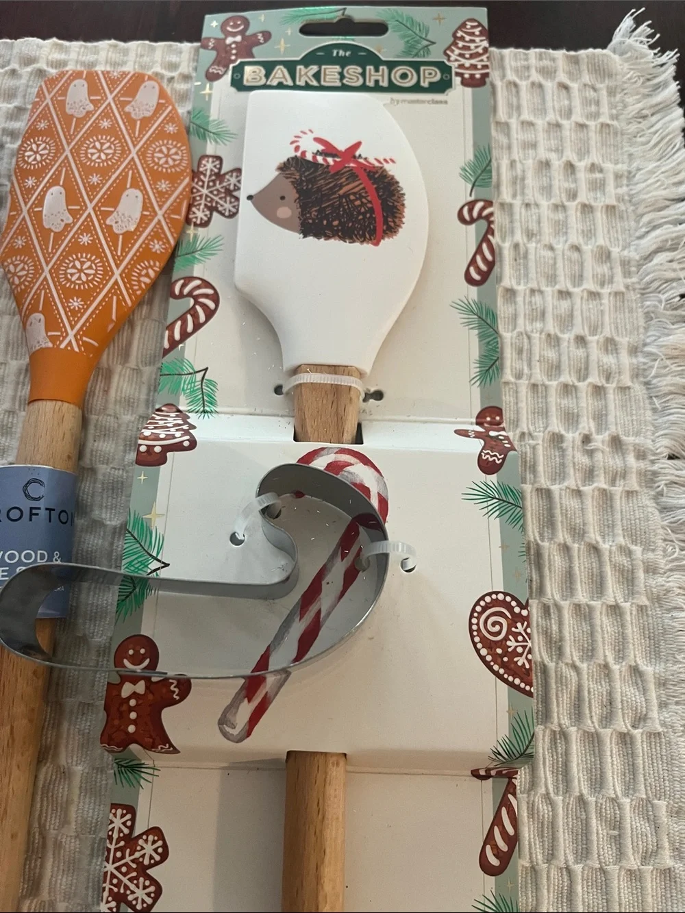 Baker’s table/bake shop/Crofton/￼ set festive